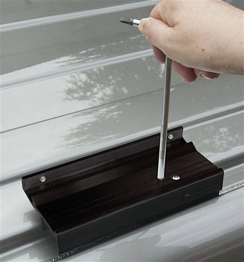 TOLDO DE TECHO FIAMMA F40VAN | DISEÑO COMPACTO Y AERODINÁMICO PARA CAMPERS | DEEP BLACK