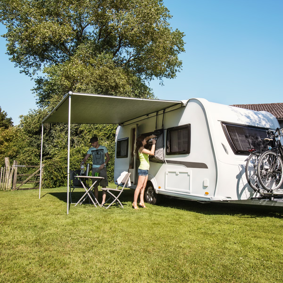 TOLDO PARA CARAVANA THULE OMNISTOR 1200 | BLANCO-GRIS MÍSTICO | INSTALACIÓN EN GUÍA DE AVANCE