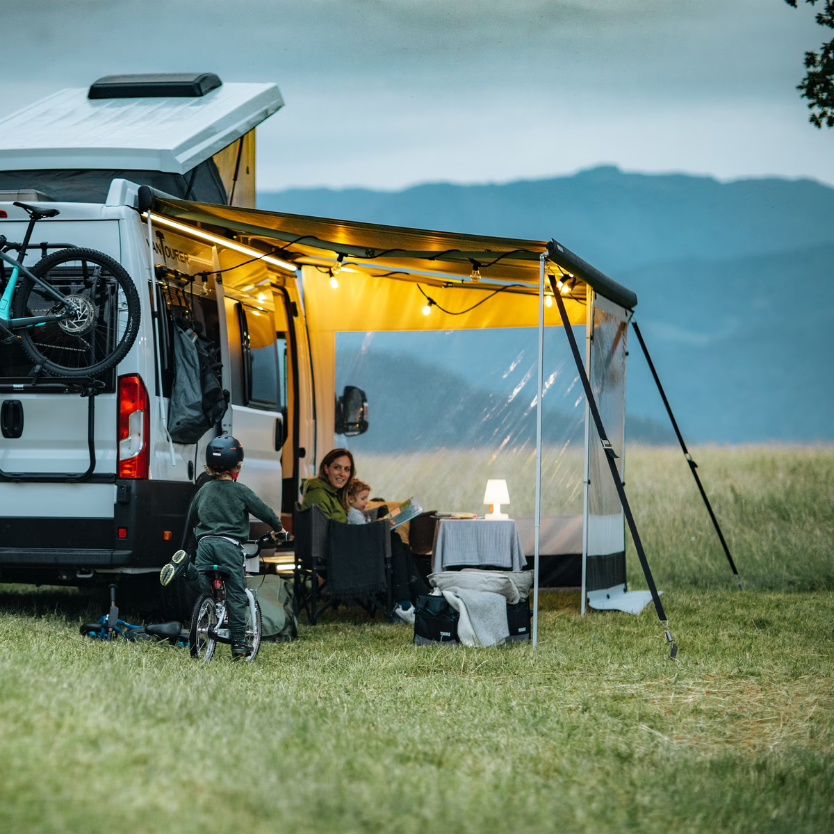 TOLDO DE PARED THULE OMNISTOR 5200 | ANODIZADO-GRIS MÍSTICO | CON MANIVELA | PARA AUTOCARAVANAS Y FURGONETAS