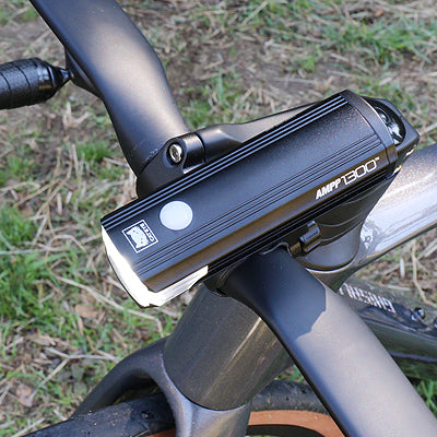 LUZ DELANTERA CATEYE AMPP1300 | 1300 LÚMENES | RECARGABLE USB-C PARA CICLISMO
