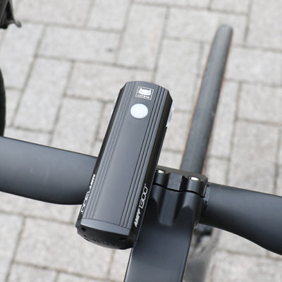 LUZ DELANTERA CATEYE AMPP1300 | 1300 LÚMENES | RECARGABLE USB-C PARA CICLISMO