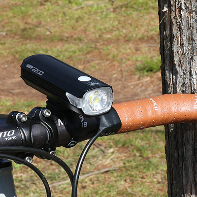 LUZ DELANTERA CATEYE AMPP2200 | 2200 LÚMENES | RECARGABLE USB-C PARA CICLISMO